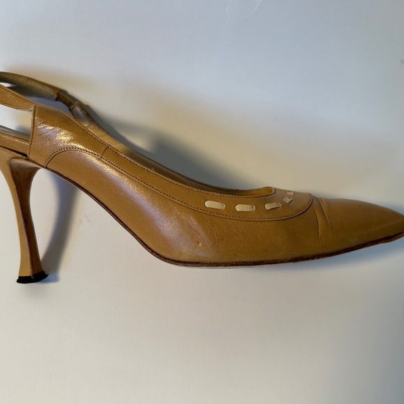 Neutral Manolo Blahnik - Picture 2 of 7